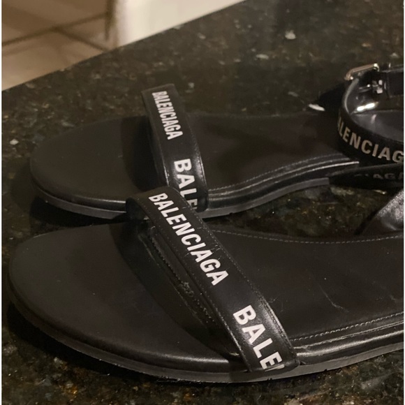 Balenciaga Round Black/White Leather Sandals - Picture 3 of 7